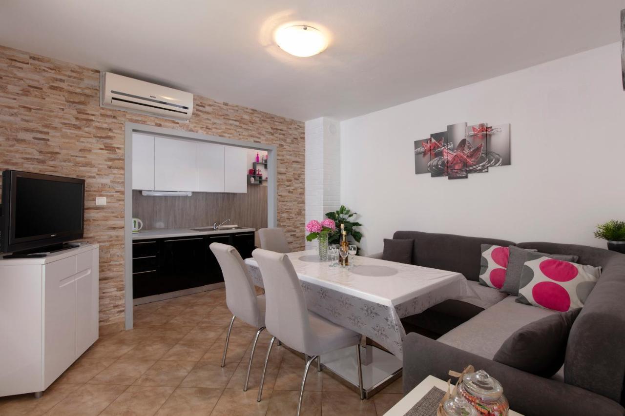 Holiday Home Dajana Pisak Exterior photo